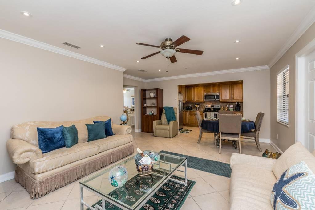Ocean Vacation Breeze Villa Lantana Bagian luar foto